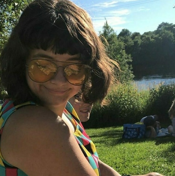 Meet your Posher, Chanel - Picture 3 of 4